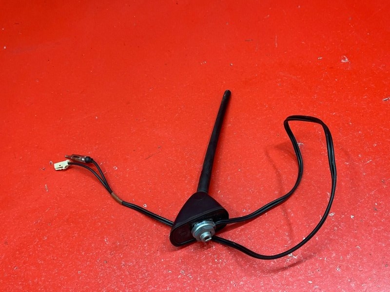 Антенна Toyota Isis ZGM10W 2ZR-FAE 2010 (б/у)