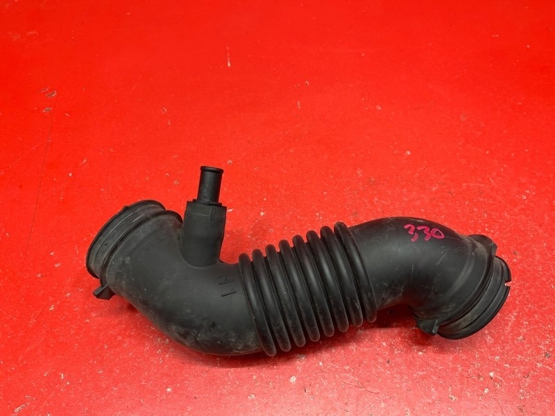 Патрубок воздушного фильтра Toyota Isis ZGM10W 2ZR-FAE 2010 (б/у)