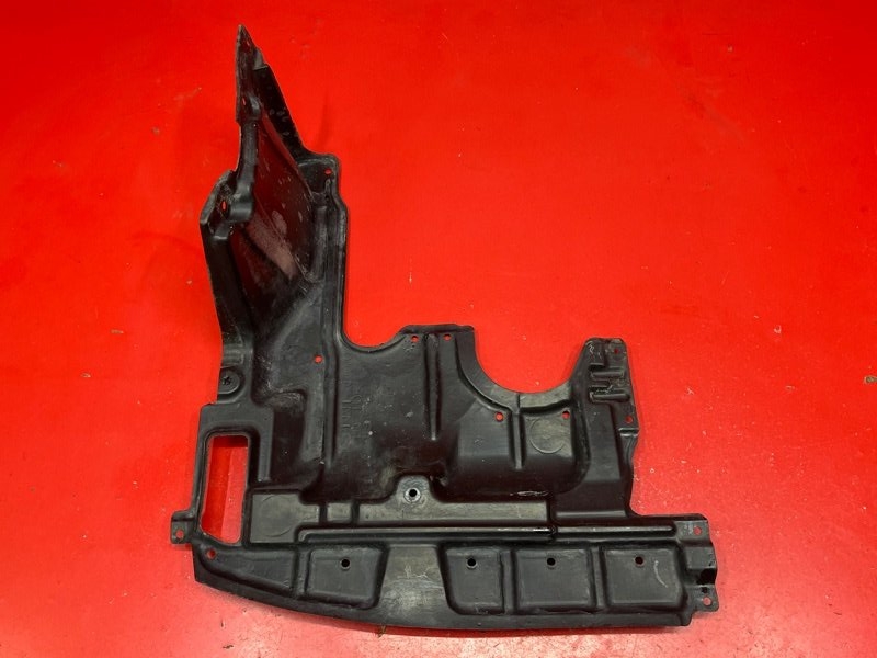 Защита двигателя Toyota Isis ZGM10W 2ZR-FAE 2010 правая (б/у)