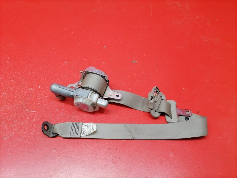 Ремень безопасности Toyota Isis ZGM10W 2ZR-FAE 2010 передний правый (б/у)