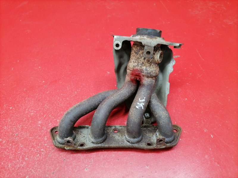 Коллектор выпускной Toyota Isis ZGM10W 2ZR-FAE 2010 (б/у)