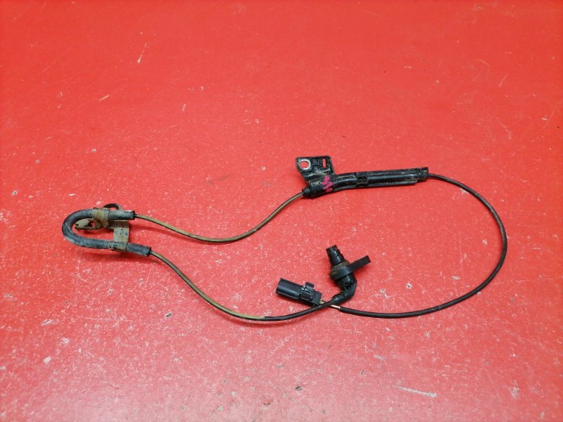 Датчик abs Toyota Isis ZGM10W 2ZR-FAE 2010 передний правый (б/у)