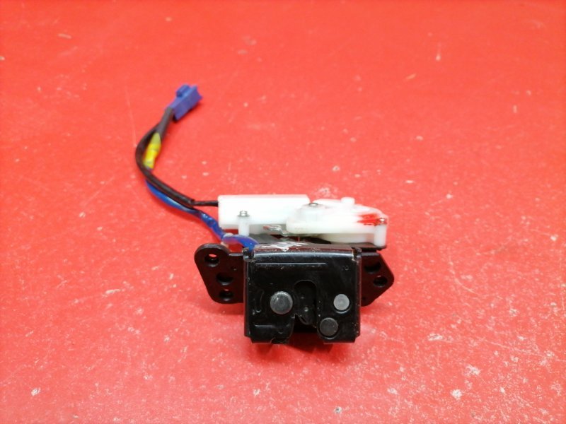 Замок двери багажника Toyota Isis ZGM10W 2ZR-FAE 2010 (б/у)