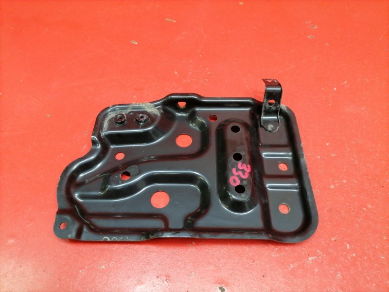 Площадка под аккумулятор Toyota Isis ZGM10W 2ZR-FAE 2010 (б/у)