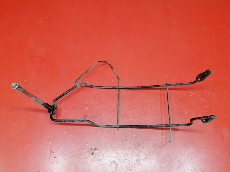 Крепление запасного колеса Toyota Isis ZGM10W 2ZR-FAE 2010 (б/у)