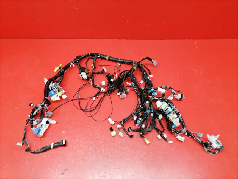 Проводка под торпедо Toyota Isis ZGM10W 2ZR-FAE 2010 (б/у)