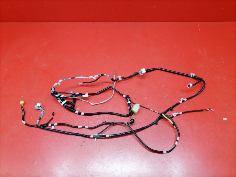 Проводка салона Toyota Isis ZGM10W 2ZR-FAE 2010 правая (б/у)