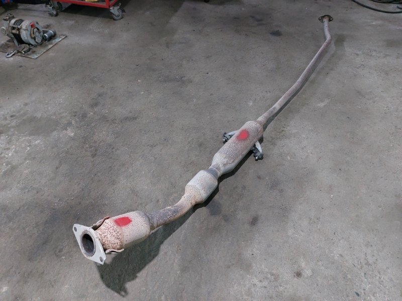 Выхлопная труба Toyota Isis ZGM10W 2ZR-FAE 2010 (б/у)