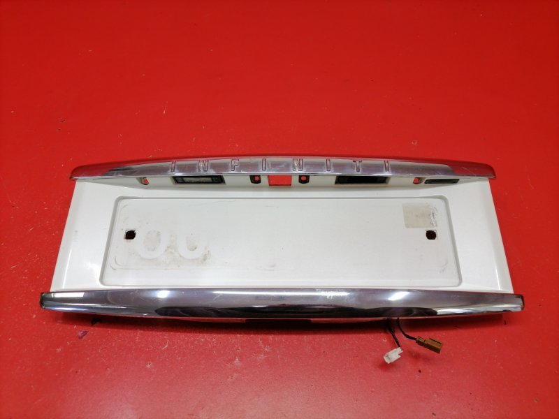 Накладка крышки багажника Infiniti QX56 JA60 VK56DE 2007 (б/у)