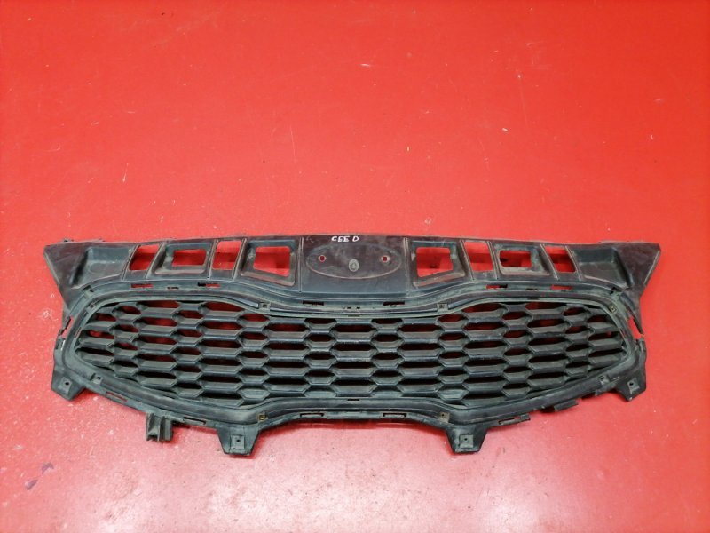 Решетка радиатора Kia Ceed JD G4FG 2013 (б/у)