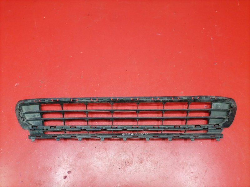 Решетка в бампер Volkswagen Golf 5G1 CZCA 2014 передняя (б/у)