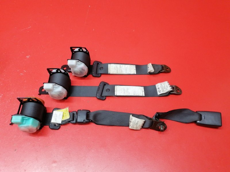 Ремень безопасности Toyota Corolla ZZE121L 3ZZ-FE 2005 задний (б/у)
