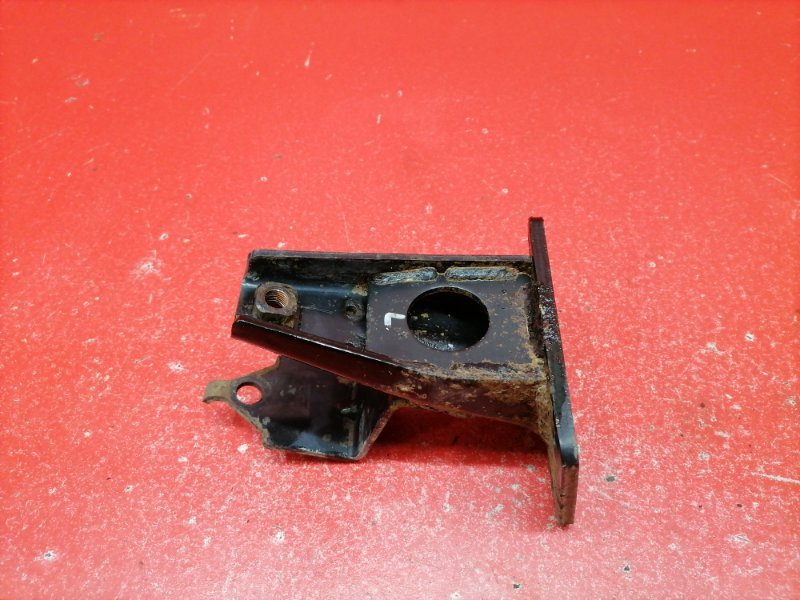 Кронштейн опоры двигателя Nissan Armada TA60 VK56DE 2003 левый (б/у)