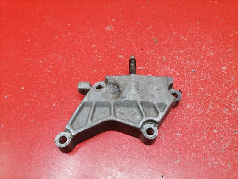 Кронштейн опоры двигателя Hyundai ix35 LM D4HA 2011 правый (б/у)