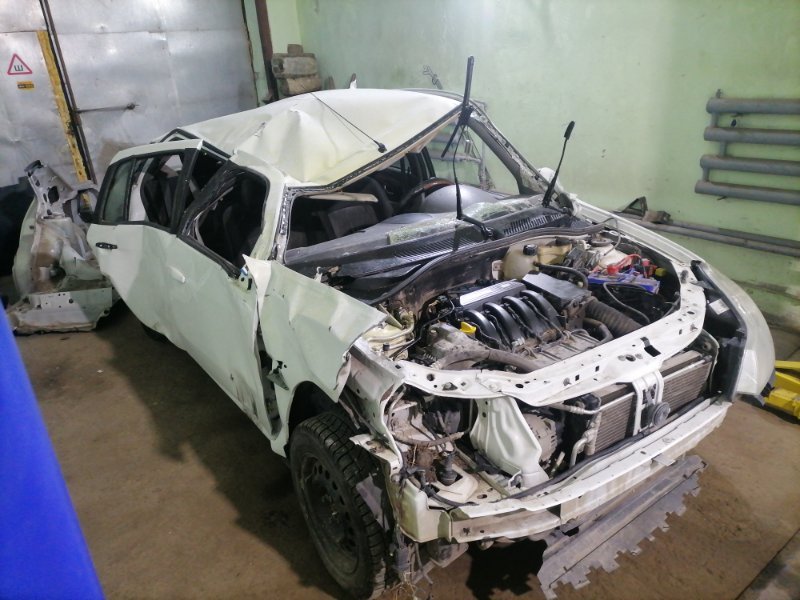 Автомобиль Renault Symbol LU2M K4M 2010 года в разбор