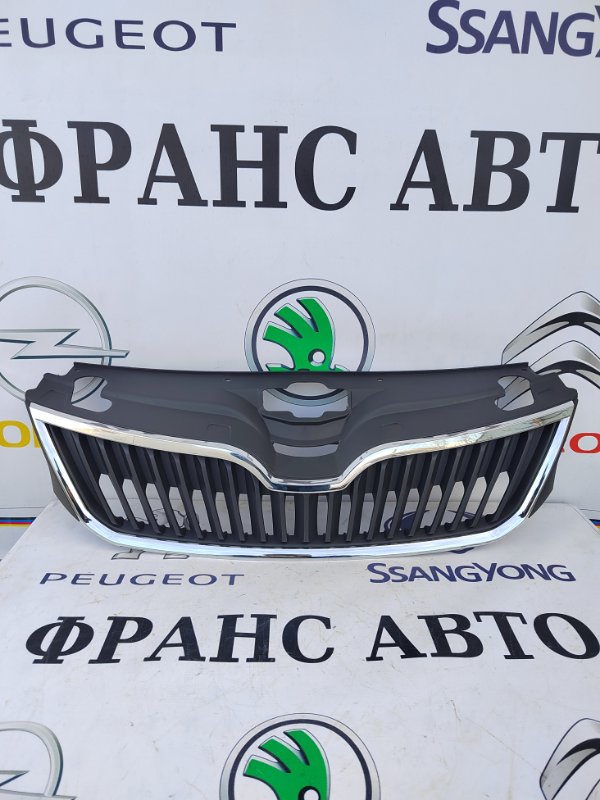 Решетка радиатора Skoda Rapid 2012