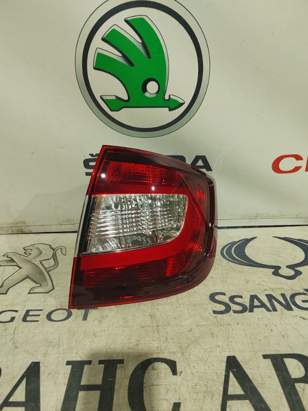 Фонарь Skoda Rapid 2012 задний правый