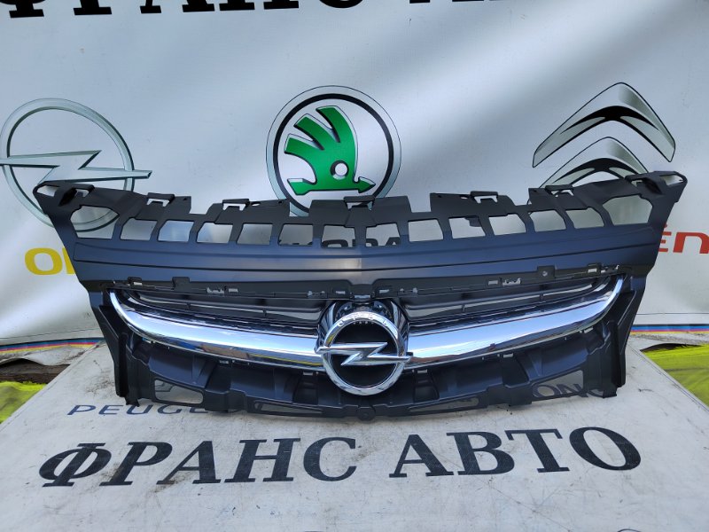 Решетка радиатора в сборе Opel Astra J 12