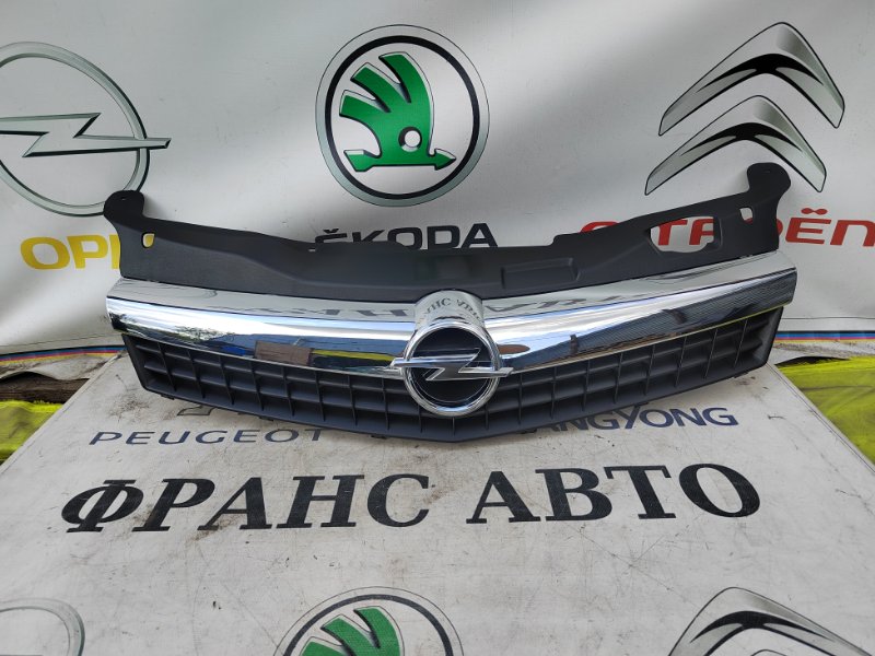 Решетка радиатора Opel Astra H GTC 09