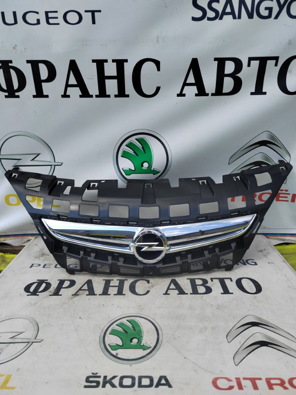 Решетка радиатора Opel Astra J GTC 09