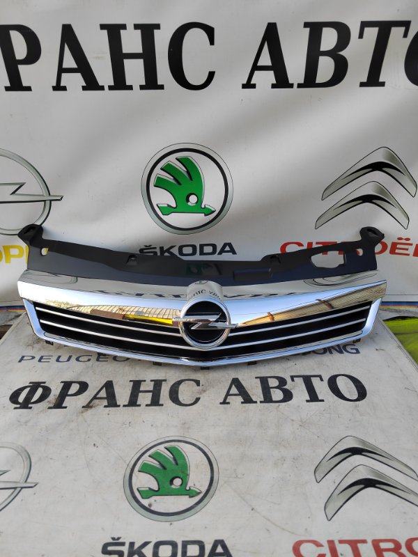 Решетка радиатора Opel Astra H 07