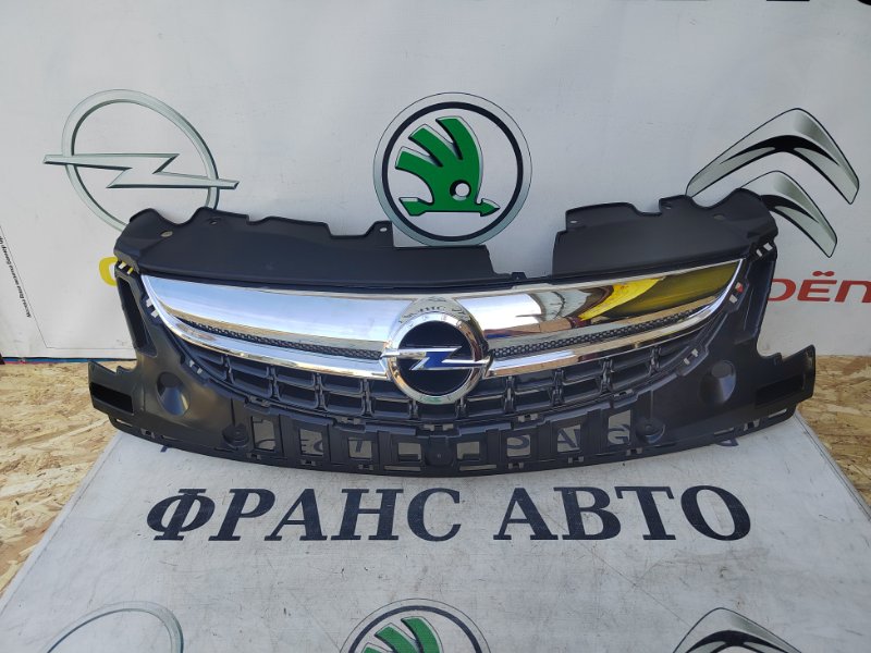 Решетка радиатора Opel Corsa D 2011