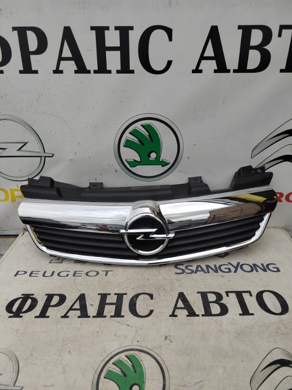 Решетка радиатора Opel Zafira B 05