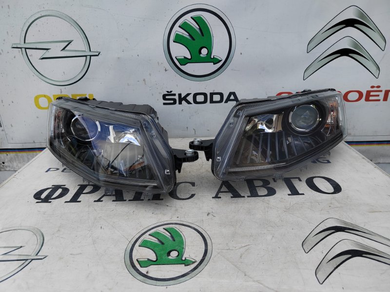 Комплект фар Skoda OCTAVIA A7 13