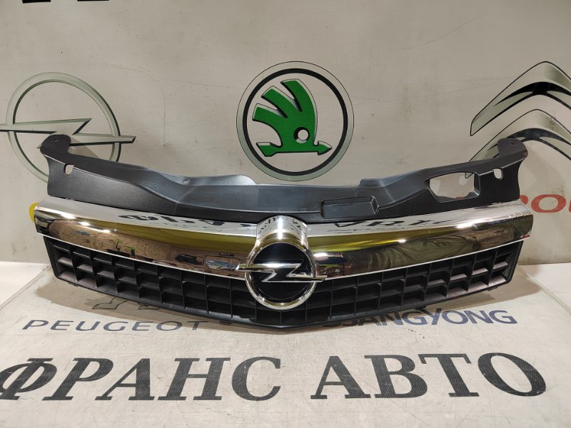 Решетка радиатора OPEL ASTRA H GTC 09