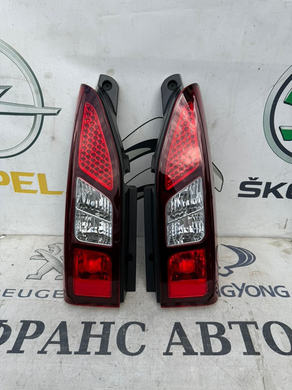 Комплект фонарей PEUGEOT PARTNER B9 08 задний