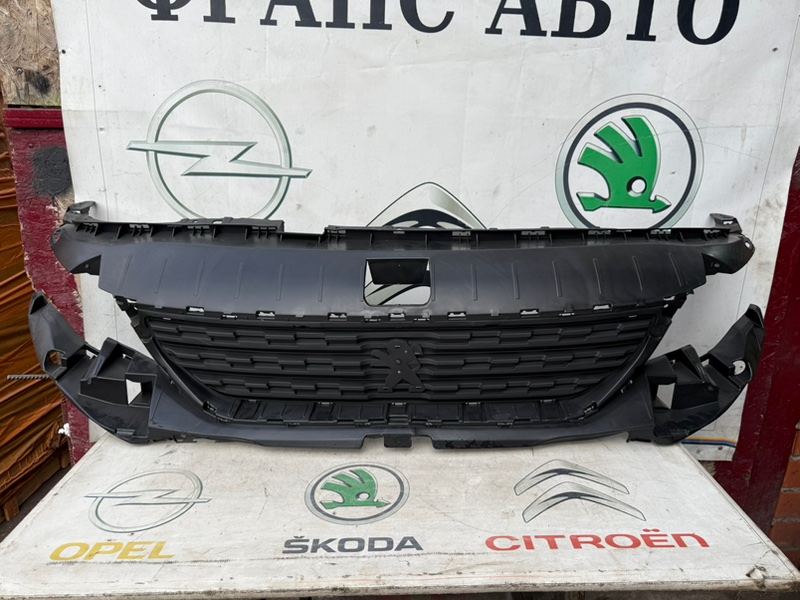 Бампер верх PEUGEOT Rifter B9 2018
