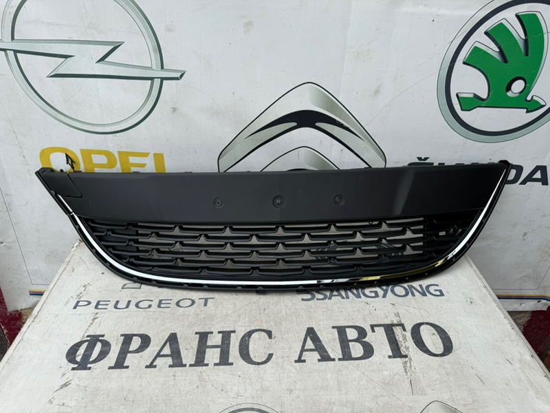 Решетка бампера Уценка Opel ASTRA J 12