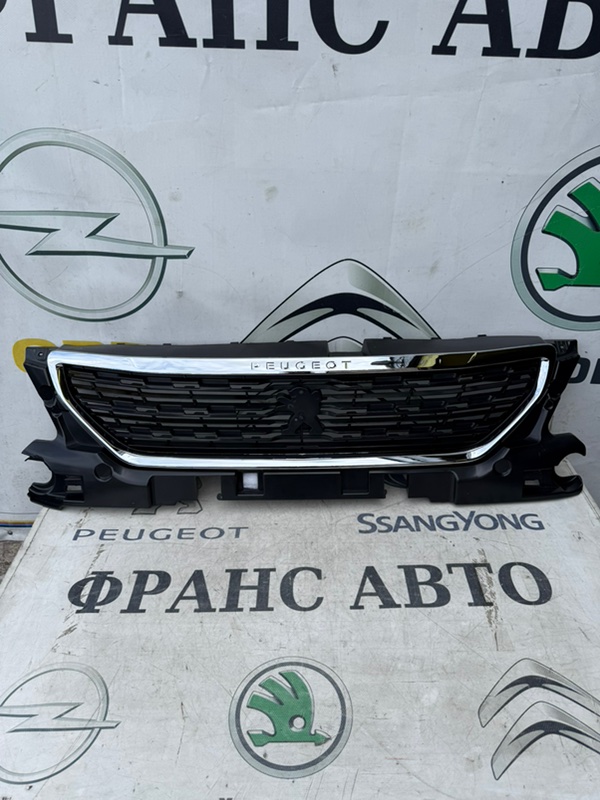 Решетка радиатора в сборе PEUGEOT 301 17