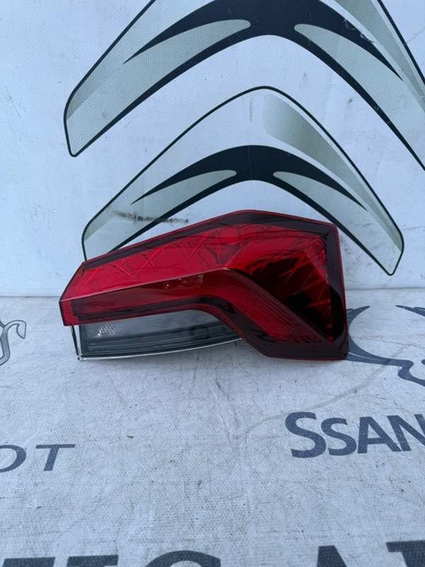 Фонарь уценка Skoda Rapid 20 правый