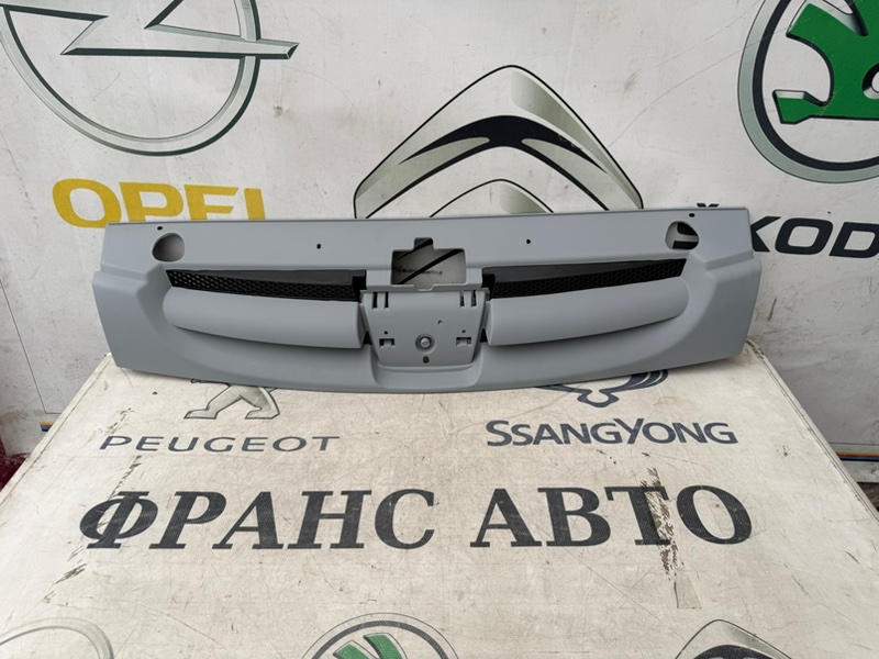 Решетка радиатора PEUGEOT Partner M59 03