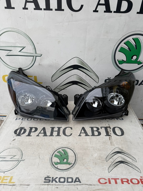 Комплект фар OPEL ASTRA H 06