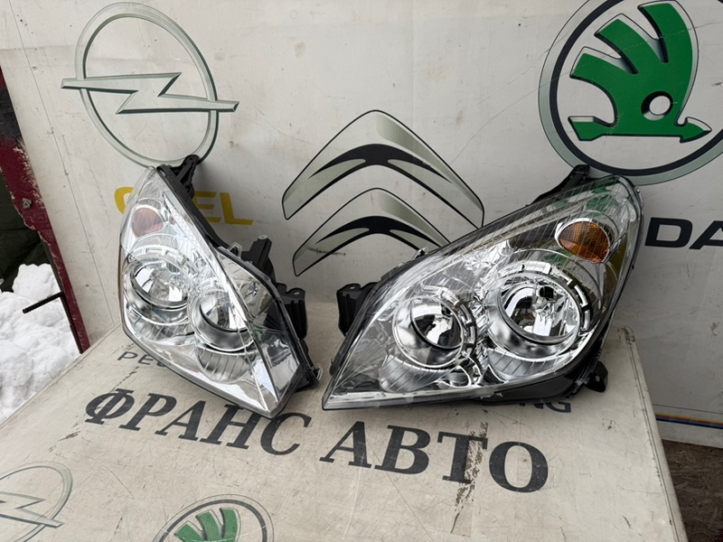 Комплект фар OPEL ASTRA H 06