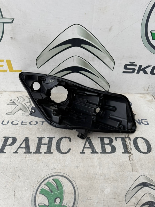 Корпус фары Opel insignia 13 правый