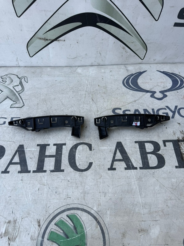 Кронштейн бампера комплект CITROEN C4 B7 10
