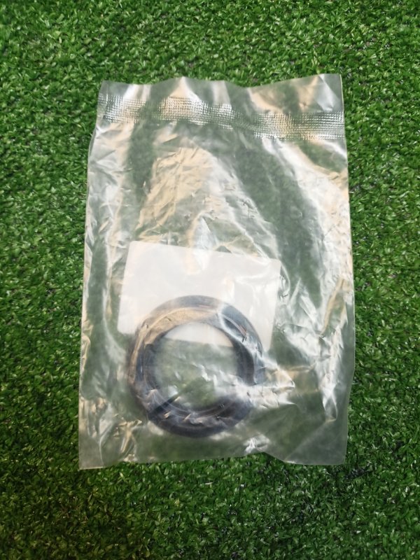 Сальник привода правый Caldina ST210 3S-FE