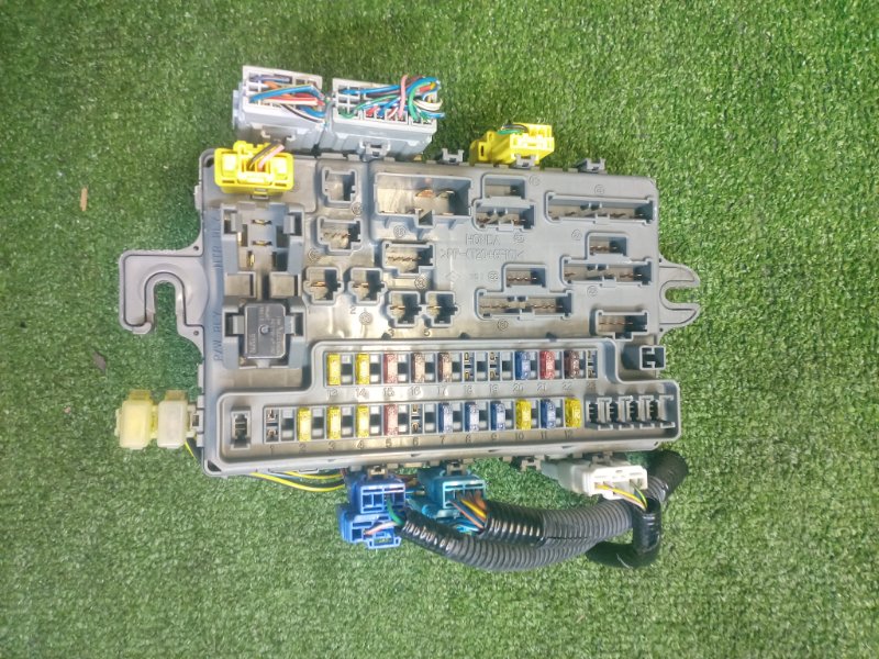 Блок предохранителей в салон Fit 2003 GD3 L15A