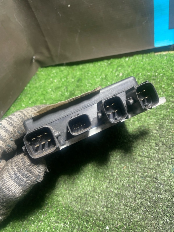 Блок управления форсунками Ls460 1UR-FSE