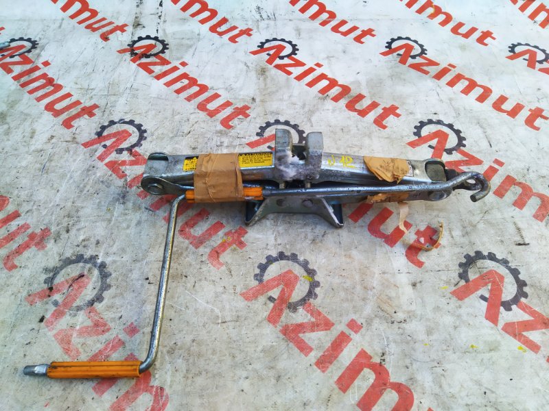 Домкрат Toyota (б/у) Домкрат Toyota (б/у)