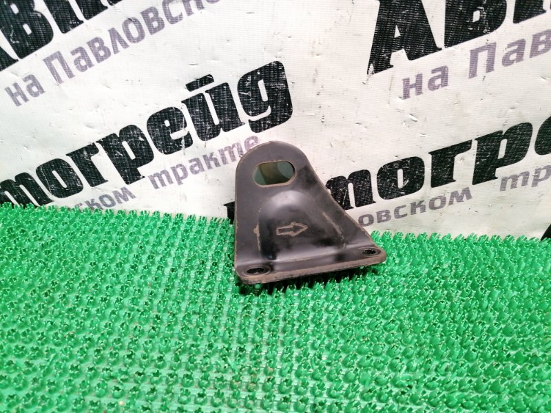 Петля буксировочная Toyota Vista SV40 4S-FE 1995 задняя