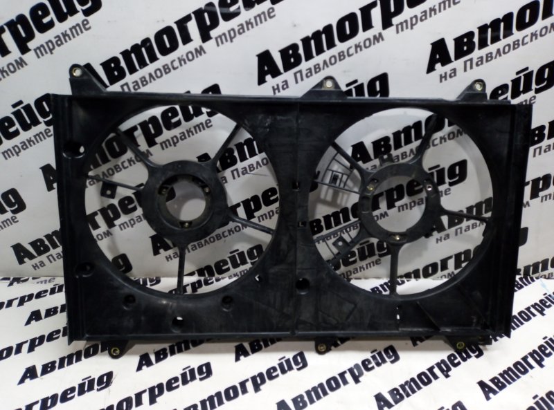 Диффузор радиатора Toyota Ipsum ACM21 2AZ 2001.06