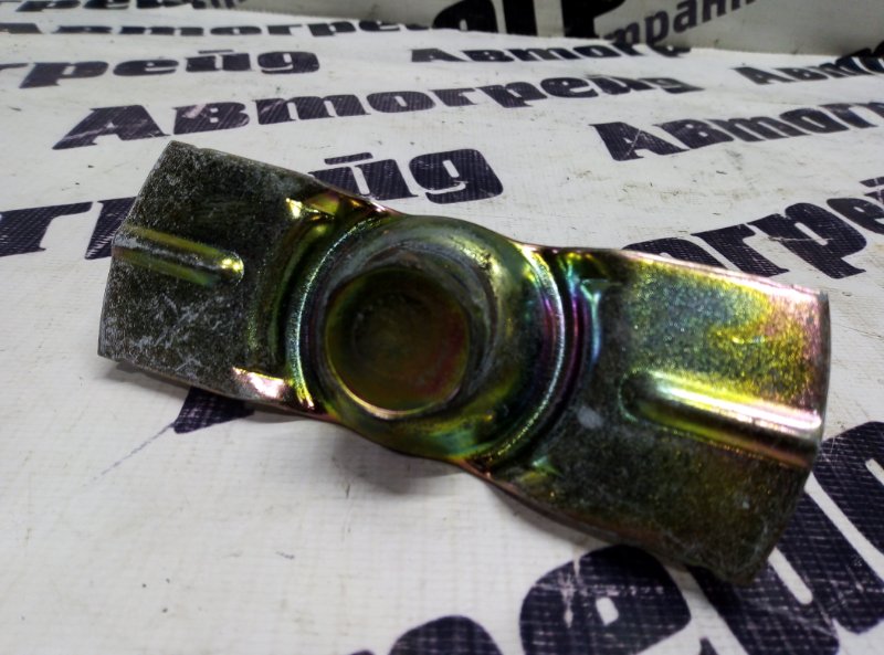 Крепление запасного колеса Mitsubishi Airtrek CU5W 4G69 2004