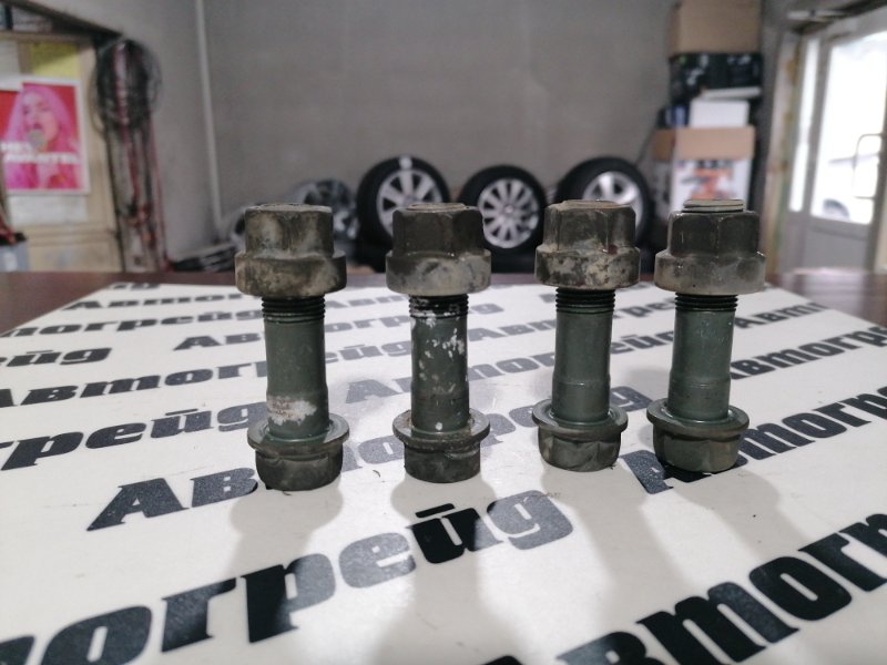 Болт Toyota Ipsum ACM26 2AZ-FE 2001.08
