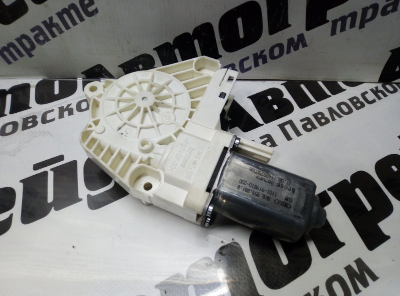 Мотор стеклоподъемника Audi Q5 8R CDNC 07.09.2011 передний левый
