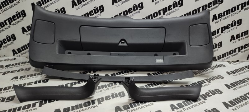 Обшивка крышки багажника Audi Q7 4LB BAR 13.07.2009