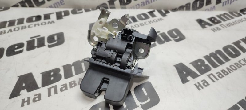 Замок крышки багажника Audi A7 4G CGW 12.03.2012